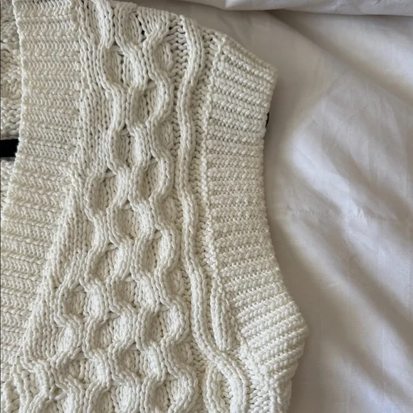 Zara Knit Button-Up Vest - Picture 5 of 7